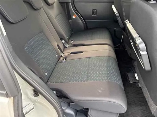 TOYOTA ROOMY 2023